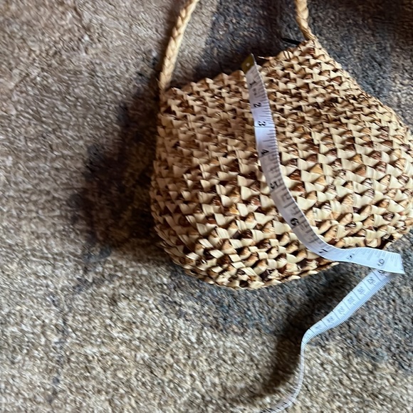 Small straw lined purse. - Picture 8 of 12